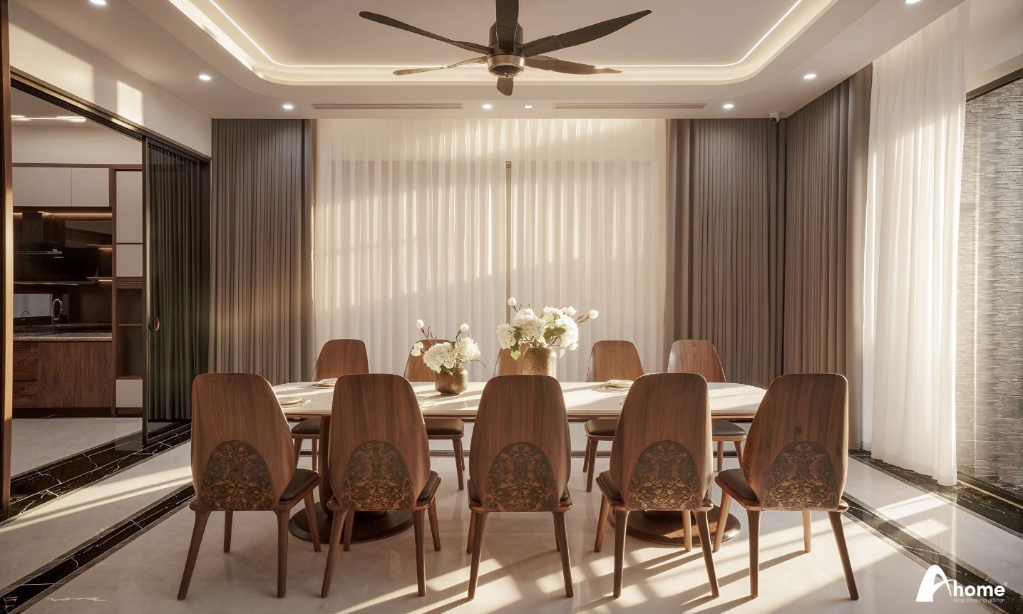 Bàn ăn oval mặt đá