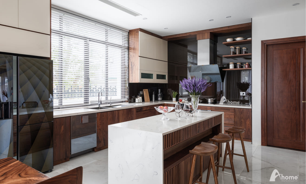 Trải nghiệm siêu biệt thự 230m2 với nội thất gỗ óc chó