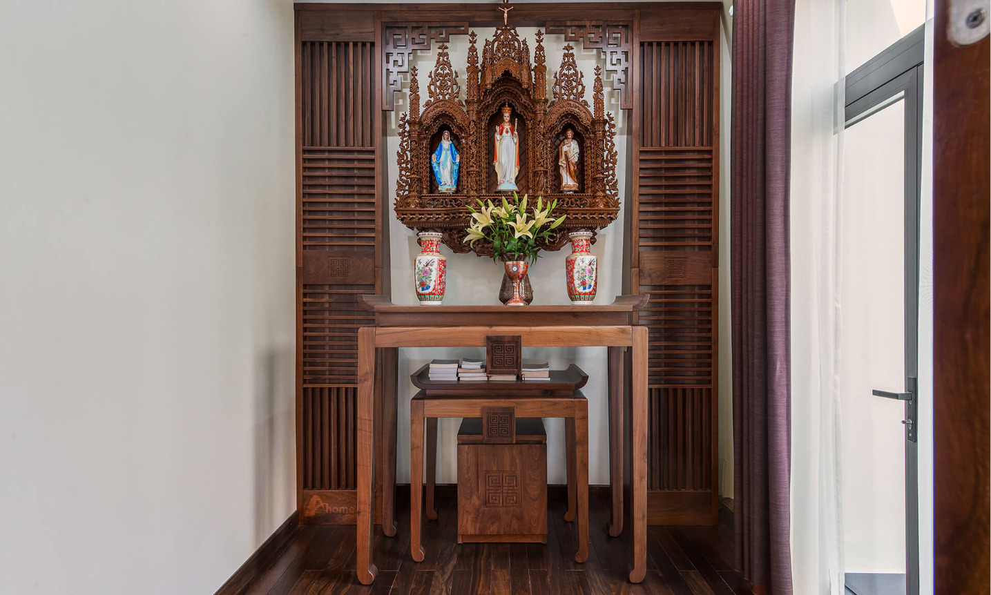 Mẫu bàn thờ biệt thự gỗ óc chó Vinhomes Quảng Ninh